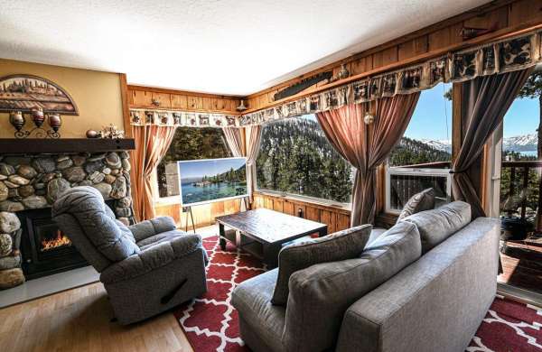 Lakeview Condo With Private Hot Tub, Minutes To The Ski Lifts.